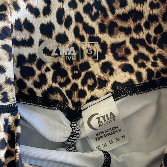 Zyia Leopard Brilliant Double Scrunchy Hustle Shorts - Picture 9 of 9